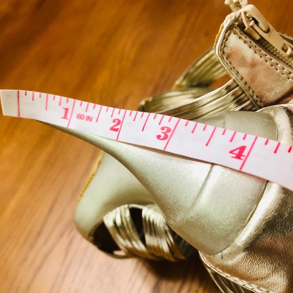 Beyond high heels - Picture 5 of 5